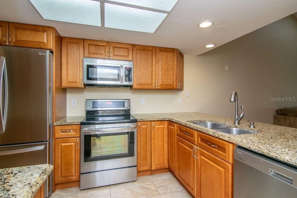 Recently Sold: $184,900 (2 beds, 2 baths, 1022 Square Feet)