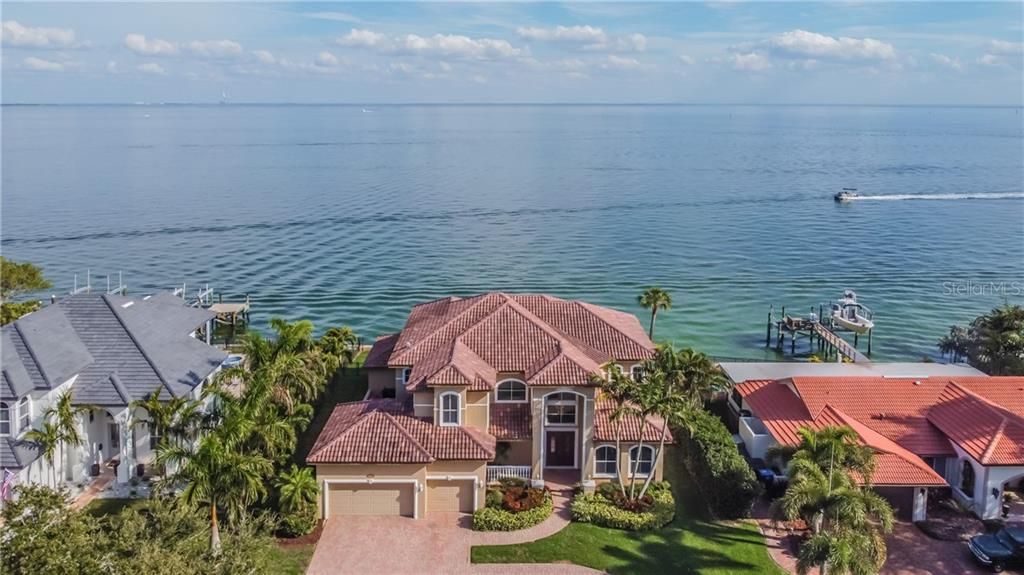 Recently Sold: $2,150,000 (4 beds, 3 baths, 4148 Square Feet)