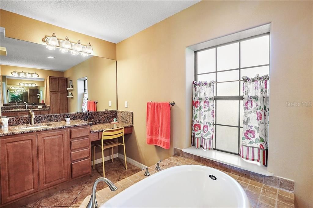 Recently Sold: $370,000 (3 beds, 2 baths, 1856 Square Feet)