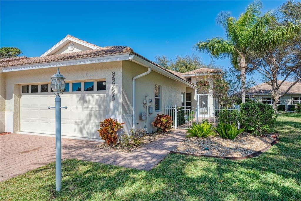 Recently Sold: $260,000 (2 beds, 2 baths, 1385 Square Feet)
