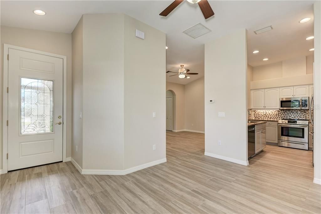 Recently Sold: $260,000 (2 beds, 2 baths, 1385 Square Feet)