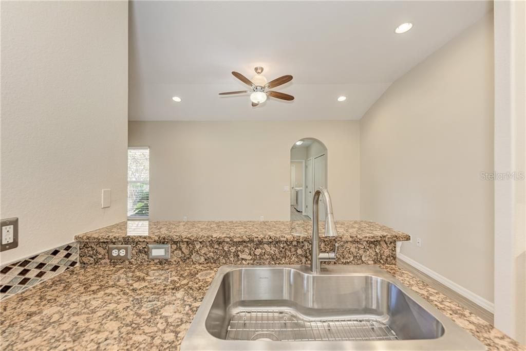 Recently Sold: $260,000 (2 beds, 2 baths, 1385 Square Feet)