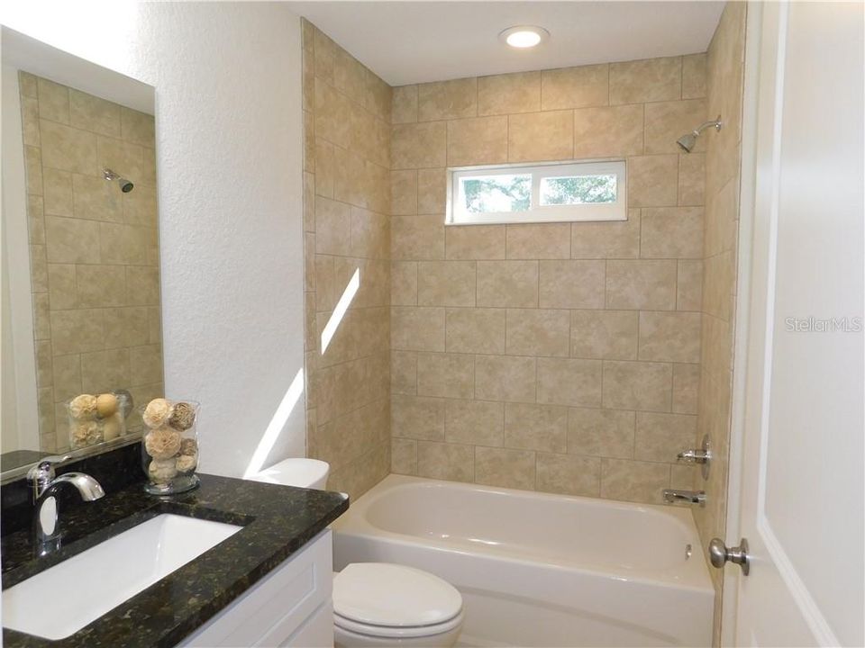 最近售出: $177,900 (3 贝兹, 2 浴室, 1356 平方英尺)