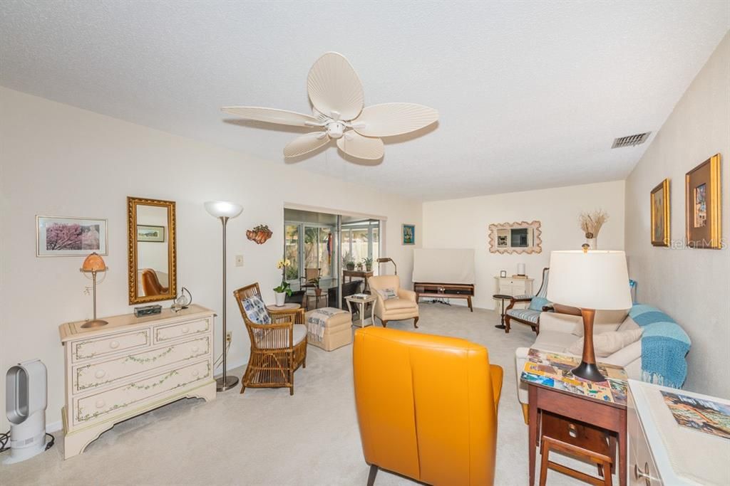 Recently Sold: $275,000 (2 beds, 2 baths, 1104 Square Feet)