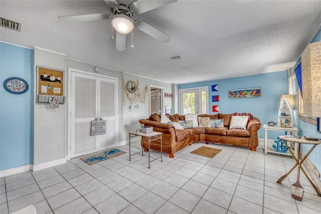 Recently Sold: $650,000 (4 beds, 2 baths, 1440 Square Feet)