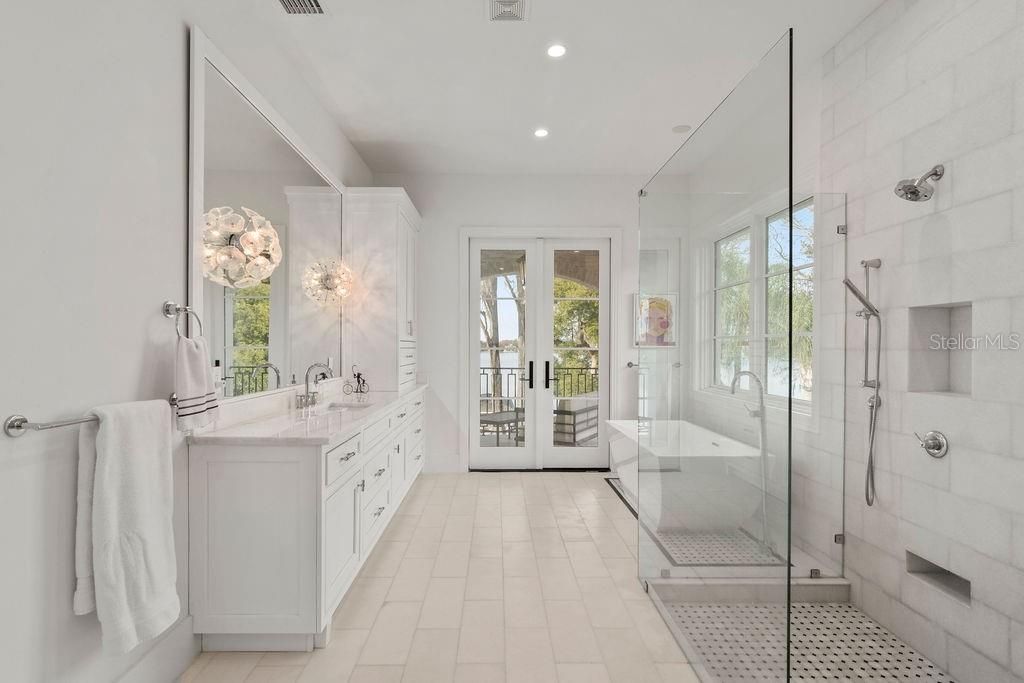 Recently Sold: $2,495,000 (5 beds, 4 baths, 5077 Square Feet)