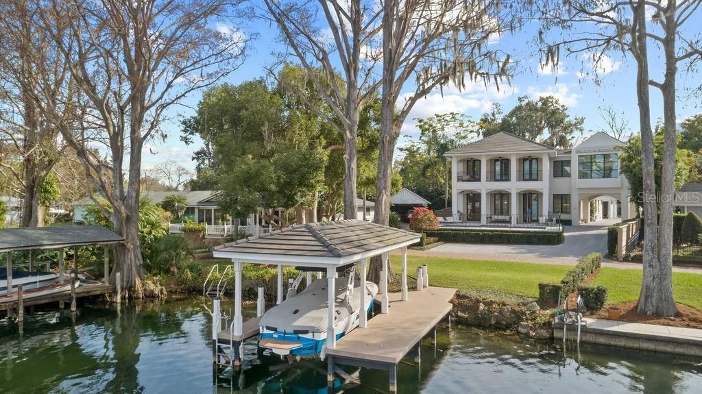 Recently Sold: $2,495,000 (5 beds, 4 baths, 5077 Square Feet)