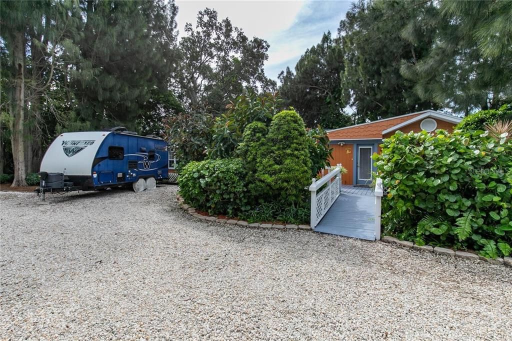Recently Sold: $975,000 (3 beds, 2 baths, 2829 Square Feet)