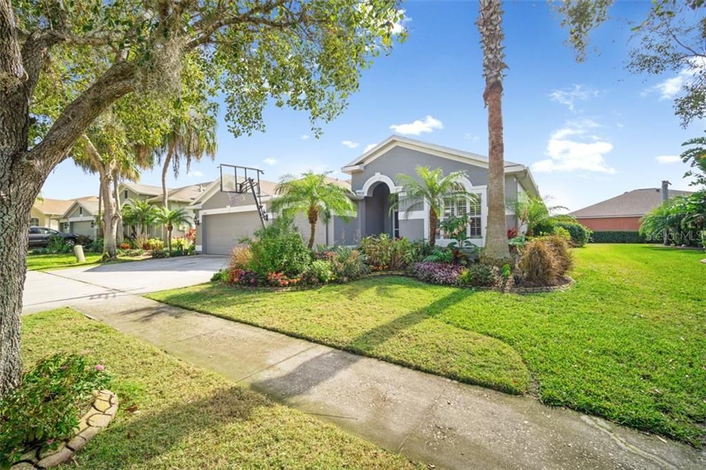 Recently Sold: $425,000 (4 beds, 3 baths, 2483 Square Feet)