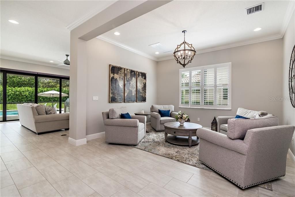 Recently Sold: $1,000,000 (5 beds, 5 baths, 4400 Square Feet)