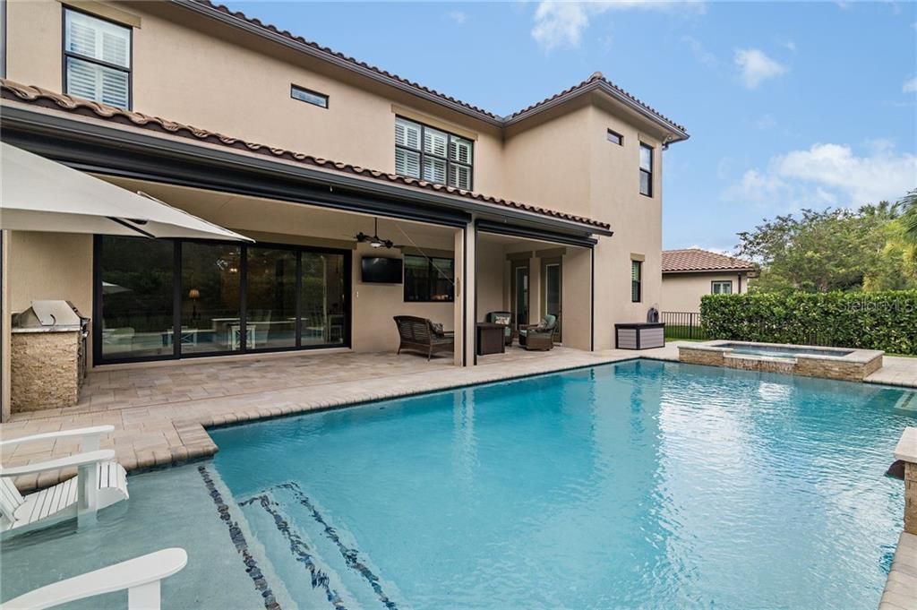 Recently Sold: $1,000,000 (5 beds, 5 baths, 4400 Square Feet)