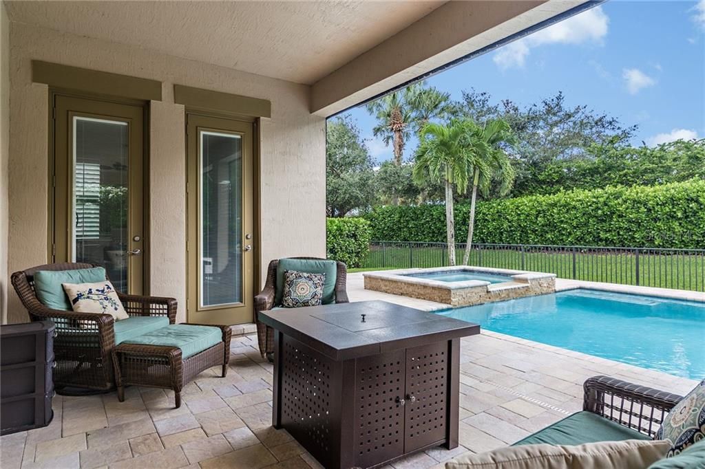 Recently Sold: $1,000,000 (5 beds, 5 baths, 4400 Square Feet)