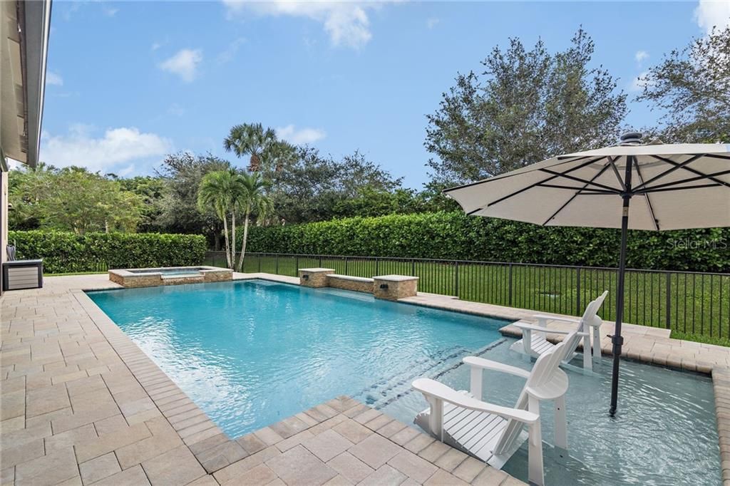 Recently Sold: $1,000,000 (5 beds, 5 baths, 4400 Square Feet)