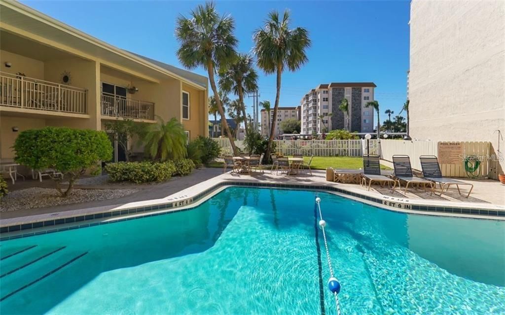 Recently Sold: $389,000 (2 beds, 2 baths, 991 Square Feet)