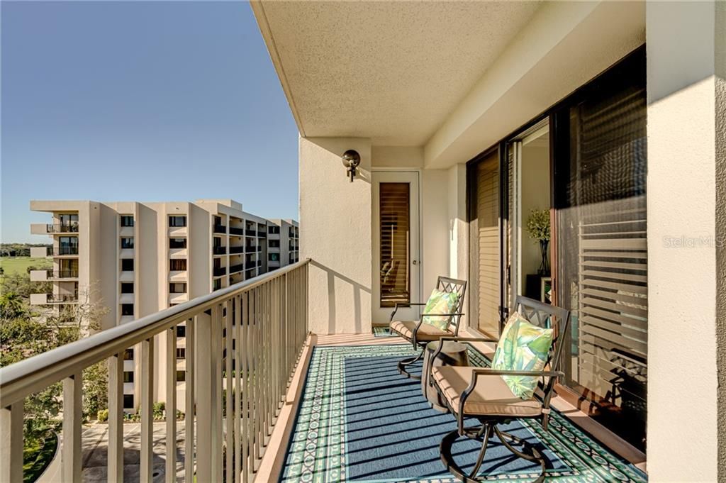 Recently Sold: $465,000 (2 beds, 2 baths, 1403 Square Feet)
