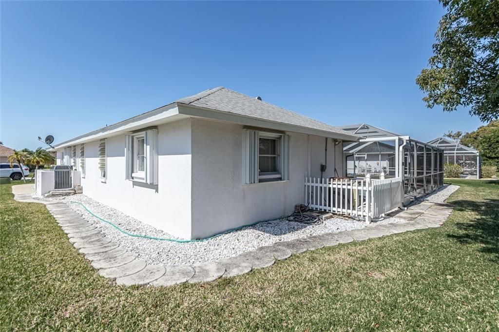 Recently Sold: $285,000 (2 beds, 2 baths, 1955 Square Feet)