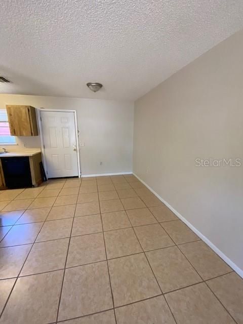Recently Rented: $700 (1 beds, 1 baths, 5684 Square Feet)