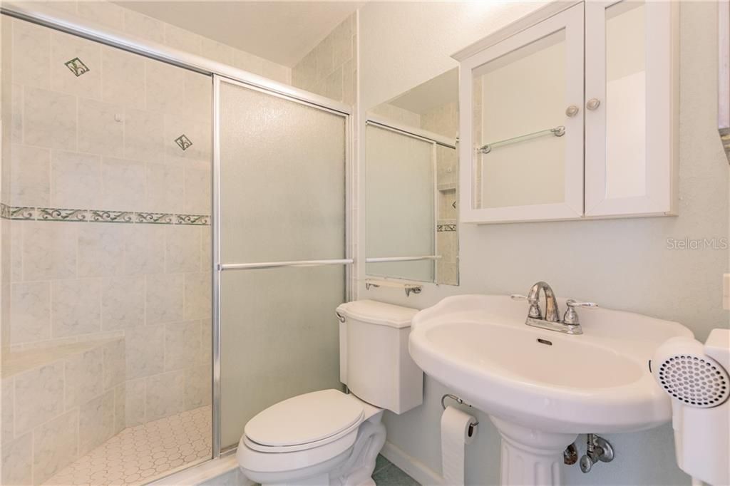 最近售出: $92,500 (2 贝兹, 1 浴室, 885 平方英尺)
