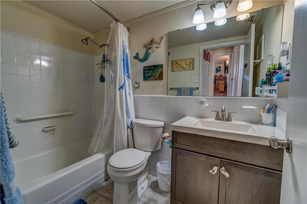 最近售出: $189,000 (2 贝兹, 1 浴室, 1040 平方英尺)