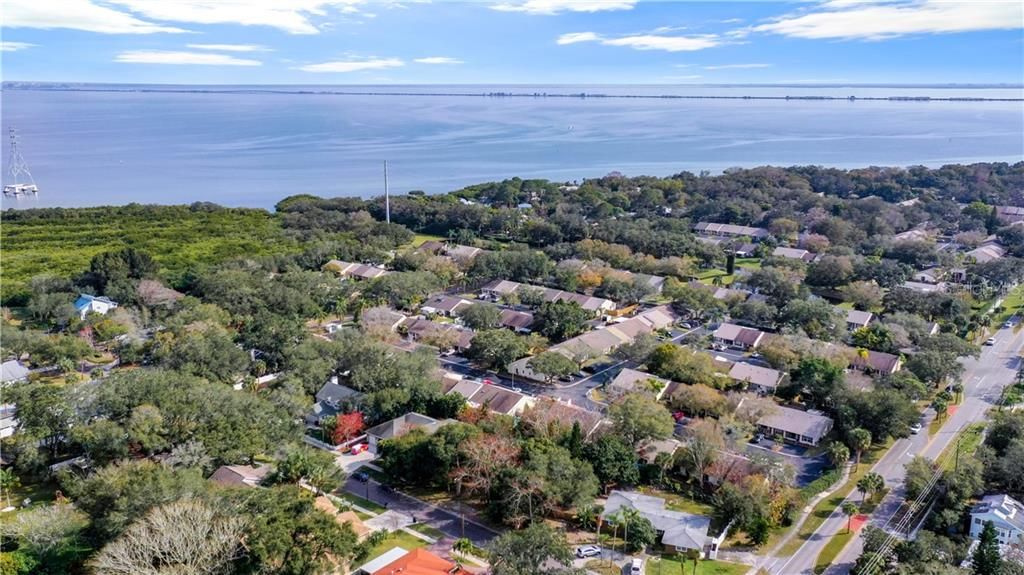 Close proximity to Tampa Bay, Philippe Park, & downtown Safety Harbor.