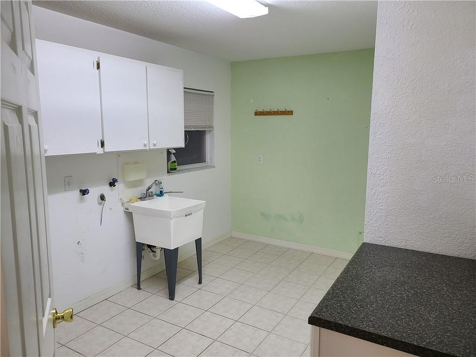 Vendido Recientemente: $299,000 (2 camas, 2 baños, 1708 Pies cuadrados)