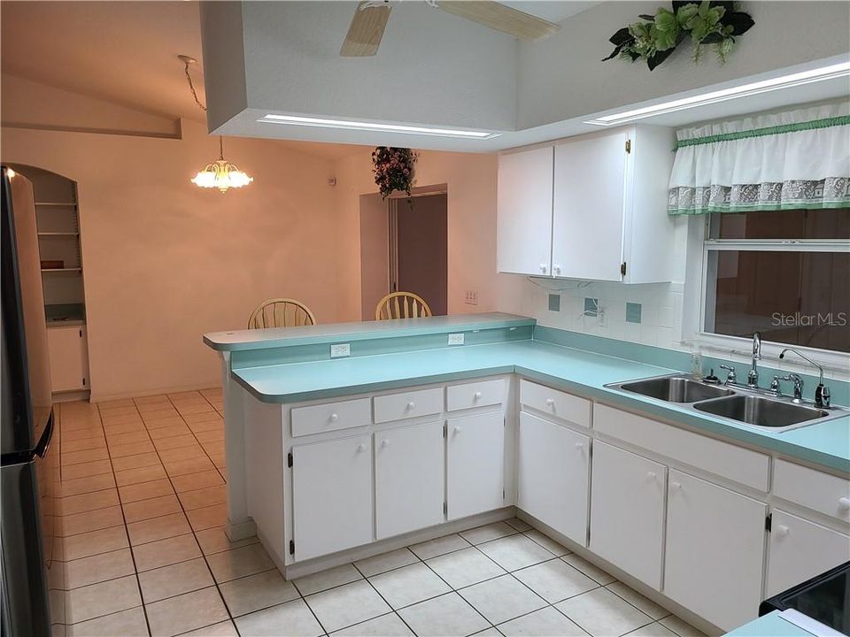 Vendido Recientemente: $299,000 (2 camas, 2 baños, 1708 Pies cuadrados)