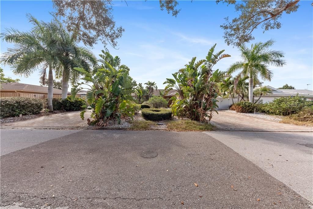 Recently Sold: $385,000 (3 beds, 2 baths, 1693 Square Feet)