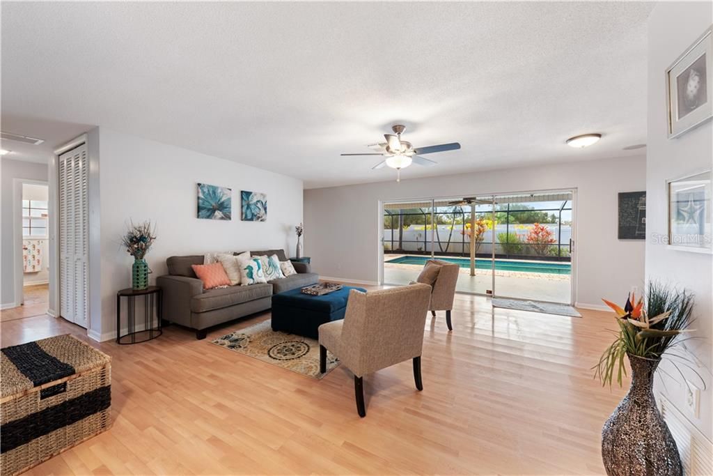 Recently Sold: $385,000 (3 beds, 2 baths, 1693 Square Feet)