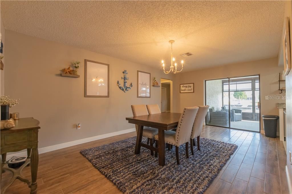 Recently Sold: $450,000 (3 beds, 2 baths, 1540 Square Feet)