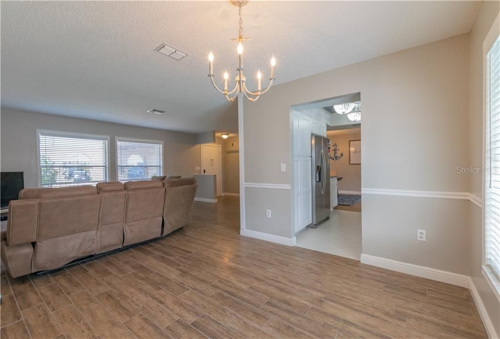 Recently Sold: $450,000 (3 beds, 2 baths, 1540 Square Feet)