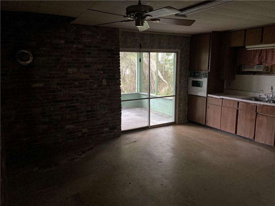 Kitchen/Dining Area