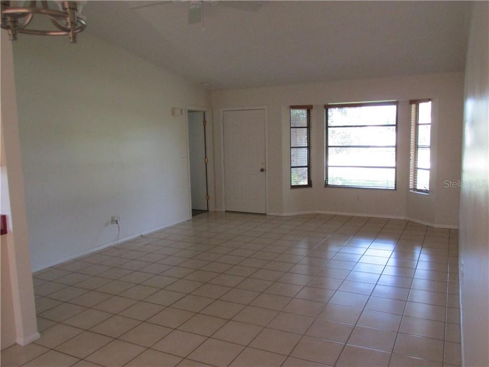 Recently Rented: $1,200 (2 beds, 2 baths, 1007 Square Feet)