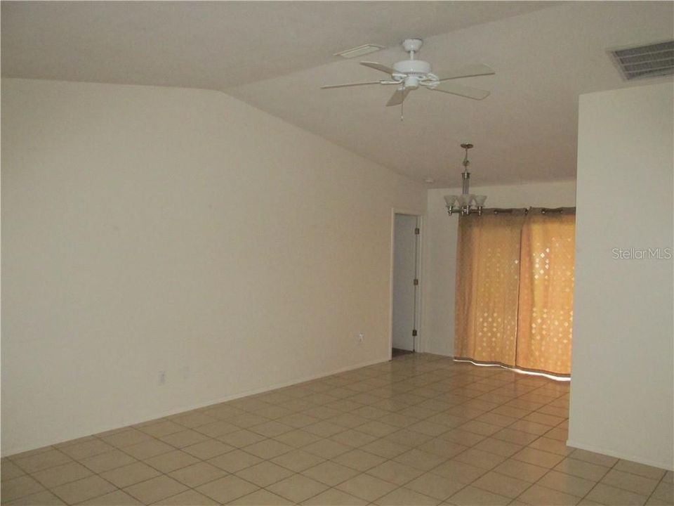 Recently Rented: $1,200 (2 beds, 2 baths, 1007 Square Feet)