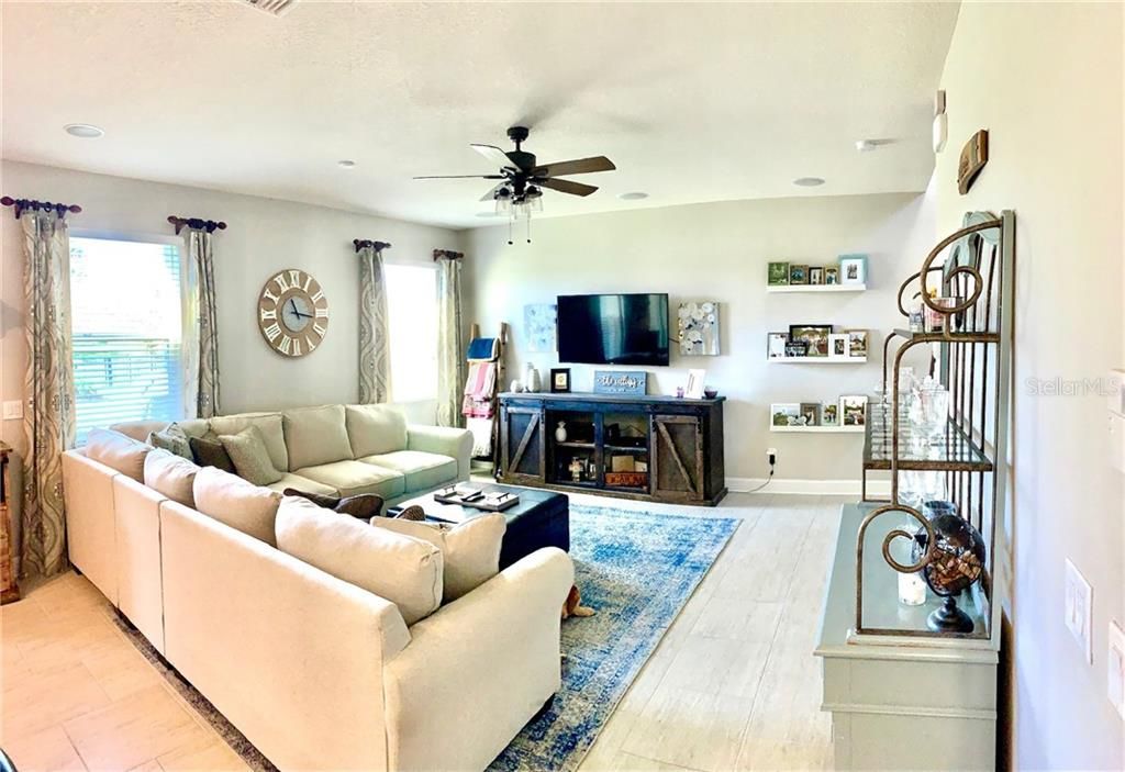 Recently Sold: $394,000 (3 beds, 2 baths, 1818 Square Feet)