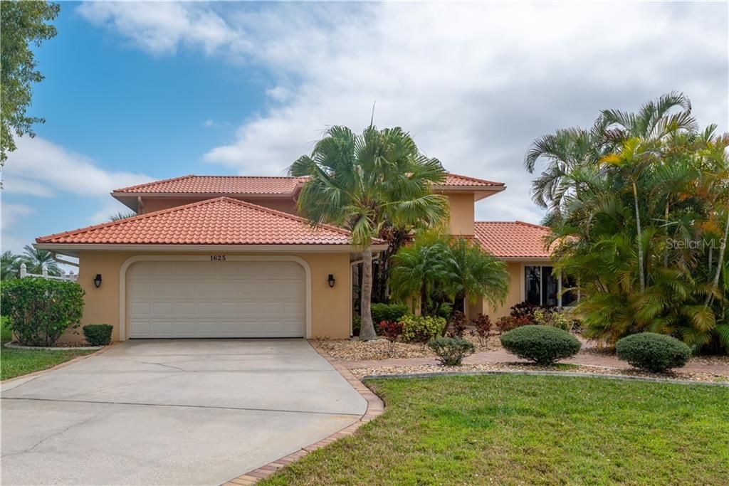 Recently Sold: $569,000 (3 beds, 2 baths, 2634 Square Feet)