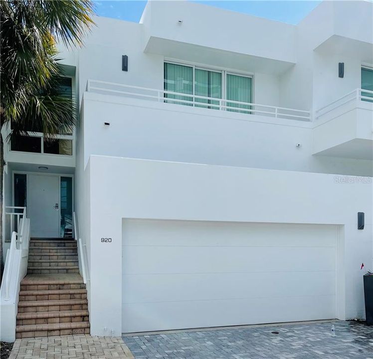Recently Sold: $1,300,000 (2 beds, 2 baths, 1904 Square Feet)
