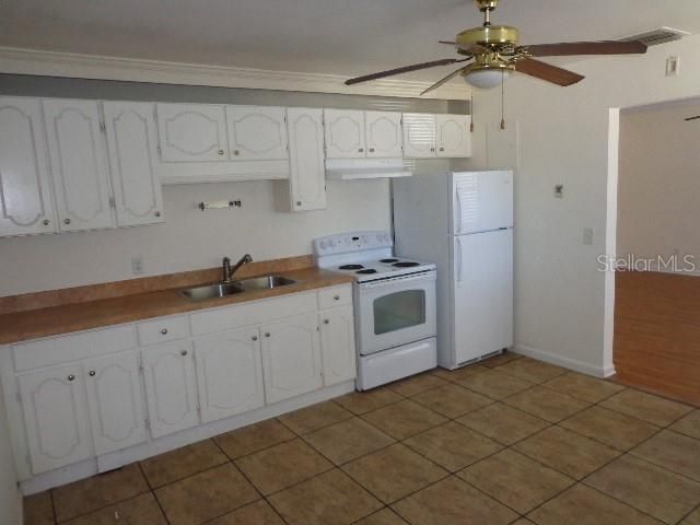 Recently Rented: $750 (2 beds, 1 baths, 875 Square Feet)