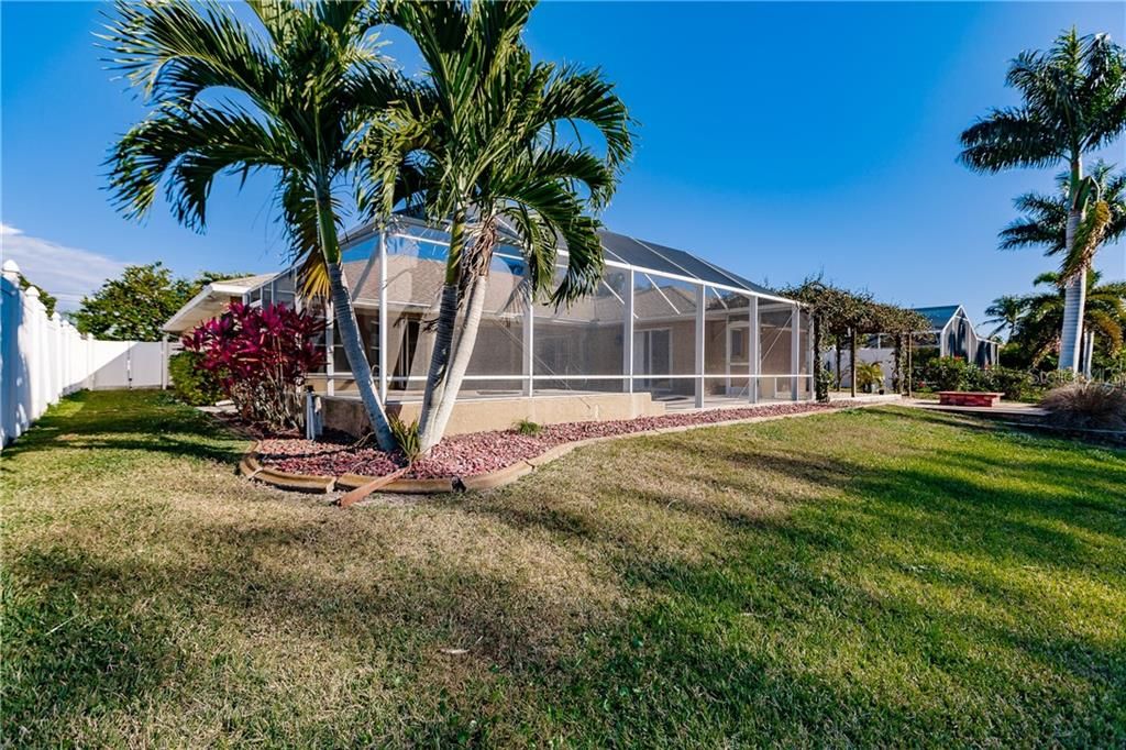 Recently Sold: $425,000 (4 beds, 2 baths, 2373 Square Feet)