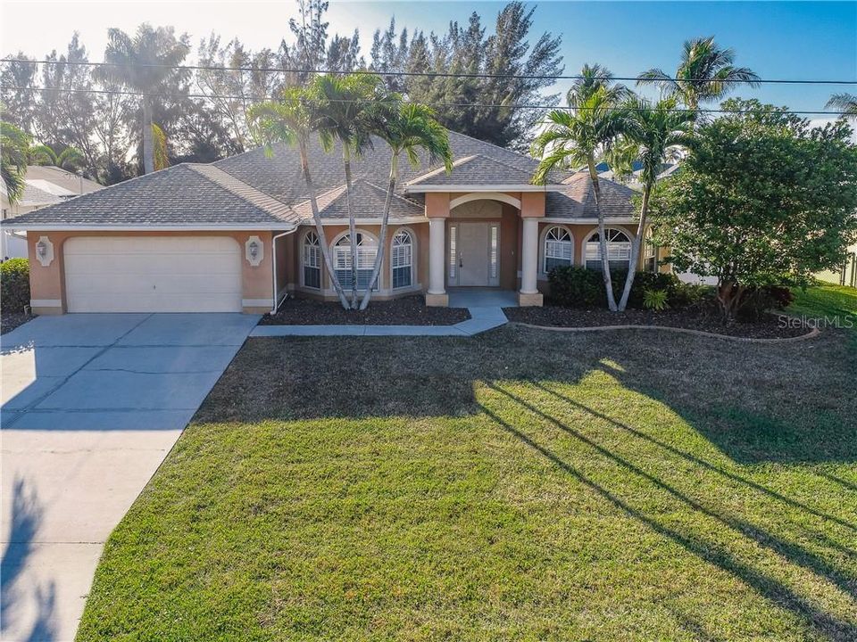 Recently Sold: $425,000 (4 beds, 2 baths, 2373 Square Feet)