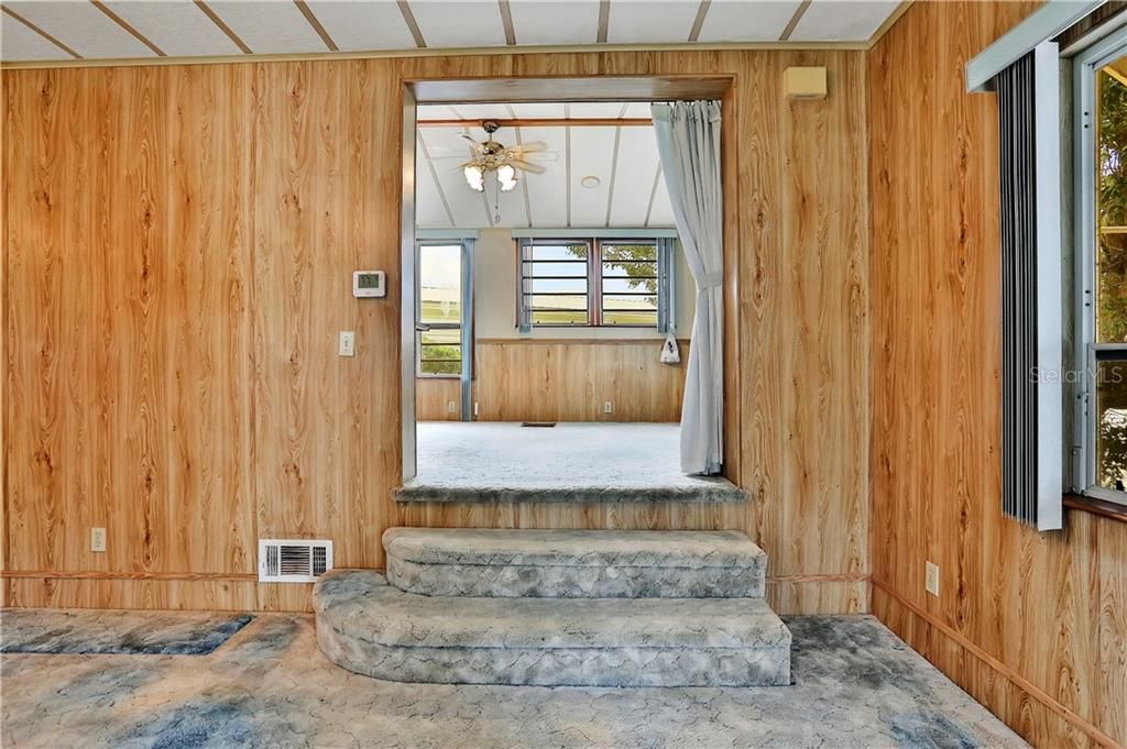 最近售出: $75,000 (1 贝兹, 1 浴室, 408 平方英尺)