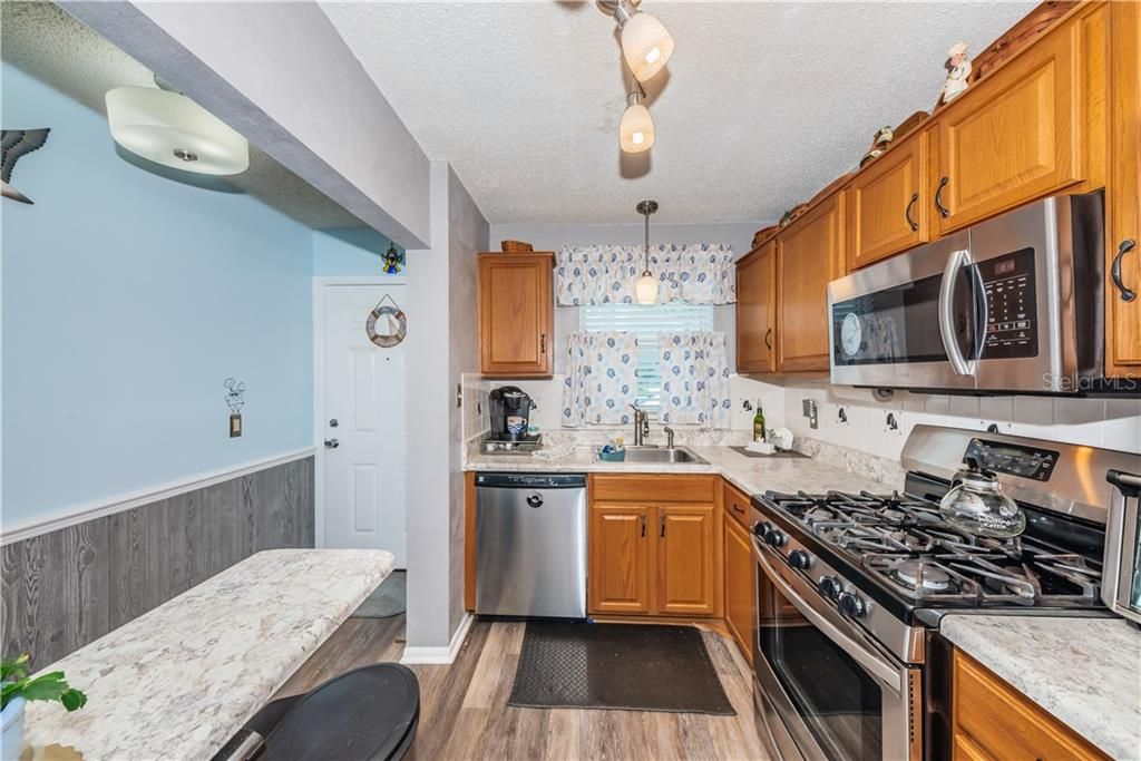 Recently Sold: $199,900 (1 beds, 1 baths, 1060 Square Feet)