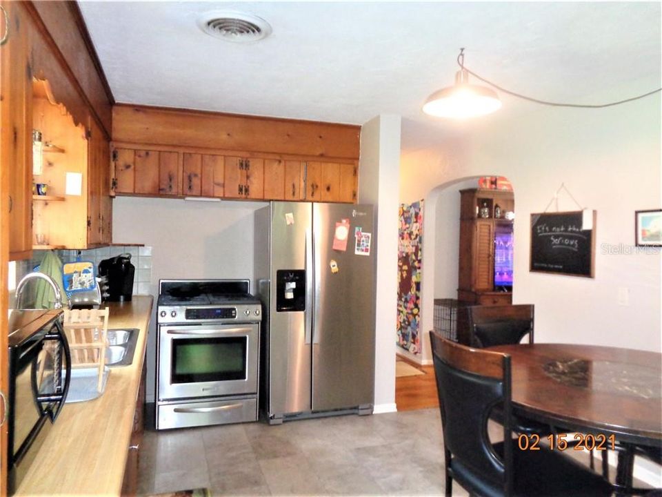 Recently Sold: $164,900 (2 beds, 1 baths, 1085 Square Feet)