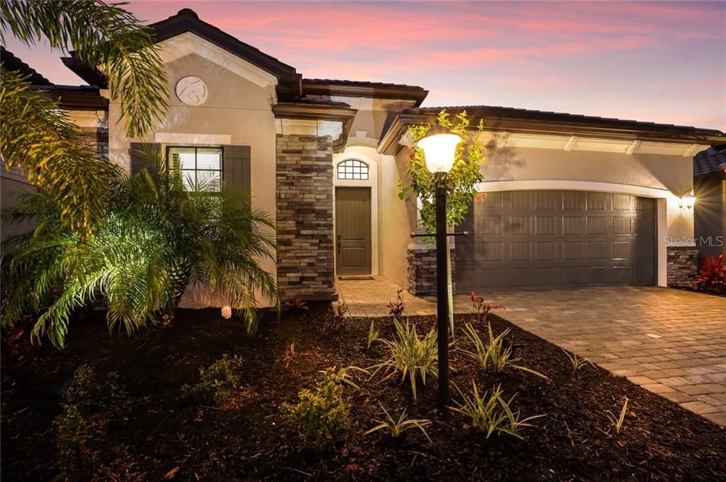 Vendido Recientemente: $674,999 (4 camas, 3 baños, 2246 Pies cuadrados)