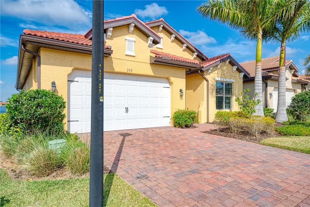 Recently Sold: $499,900 (3 beds, 2 baths, 1984 Square Feet)