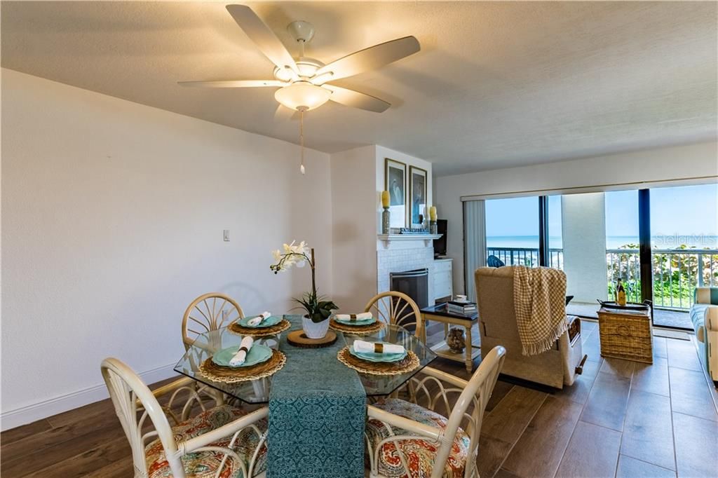 Recently Sold: $419,900 (2 beds, 2 baths, 1381 Square Feet)