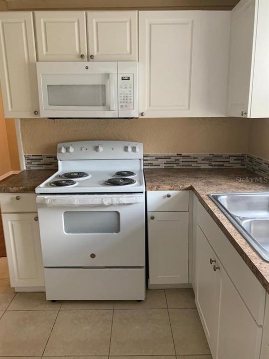 Recently Rented: $850 (1 beds, 1 baths, 600 Square Feet)