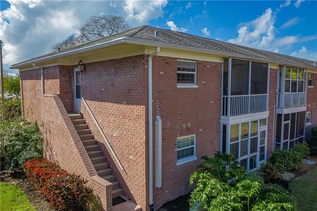 Recently Sold: $199,000 (2 beds, 2 baths, 1075 Square Feet)