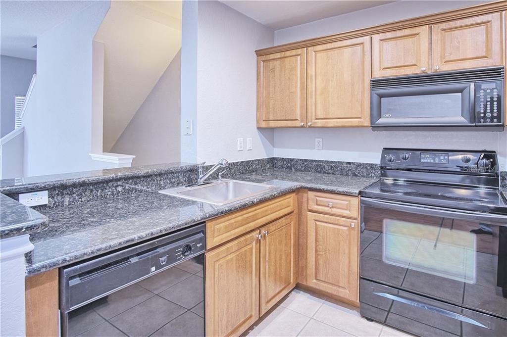 Recently Rented: $1,625 (1 beds, 1 baths, 881 Square Feet)