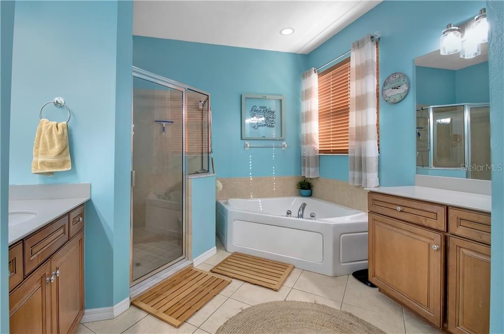 最近售出: $399,000 (3 贝兹, 2 浴室, 2622 平方英尺)