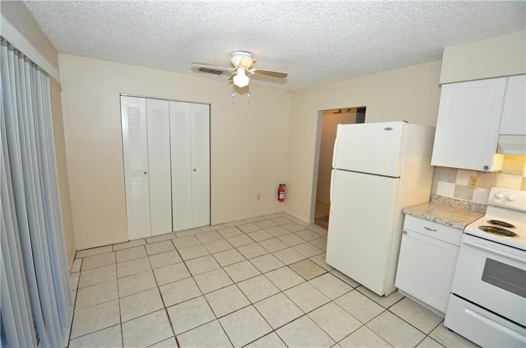 Recently Rented: $895 (2 beds, 1 baths, 1012 Square Feet)